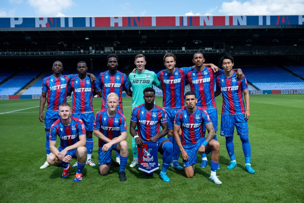Áo đấu Crystal Palace có logo NET88: Hợp tác bùng nổ! 1 NET88 tài trợ áo đấu Crystal Palace